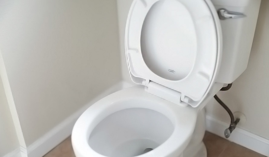 can a clogged toilet cause a pipe to burst?